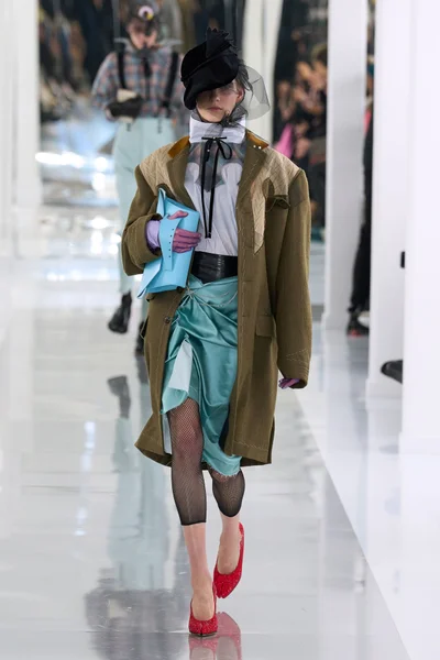 Look 3